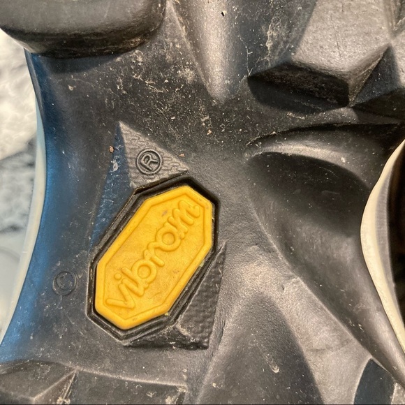 VASQUE Sz 9.5  Leather Gore-Tex Vibram Soles Hiking Boots - Picture 15 of 15